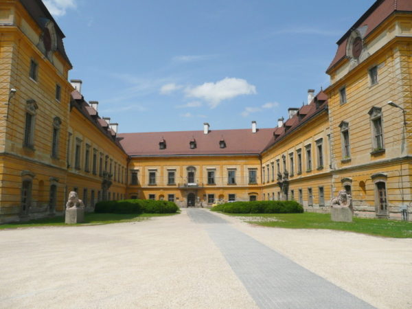 Pápa és az Esterházy család 3409 20100529 19104286 600x450